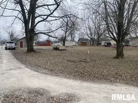 408 N Toledo St, Martinsville, IL 62442 photo 3