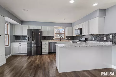 Kitchen - 617 E Chestnut St, Chatham, IL 62629 photo 1 of 3