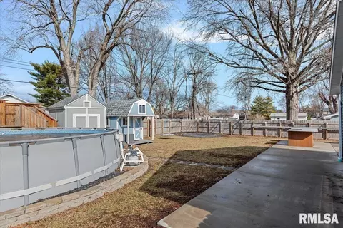 Exterior - 617 E Chestnut St, Chatham, IL 62629 photo 4 of 4