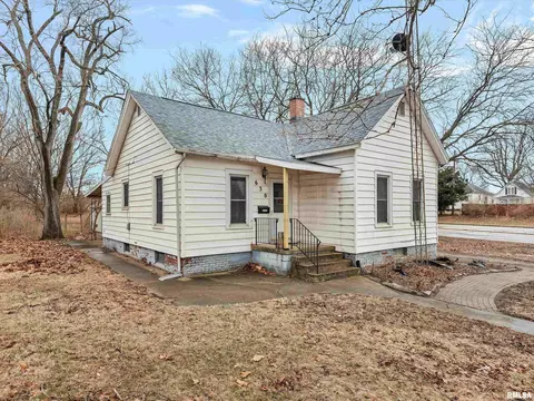 Exterior - 630 W Maple Ave, Springfield, IL 62702 photo 1 of 6