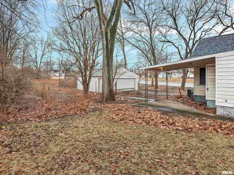 Exterior - 630 W Maple Ave, Springfield, IL 62702 photo 6 of 6