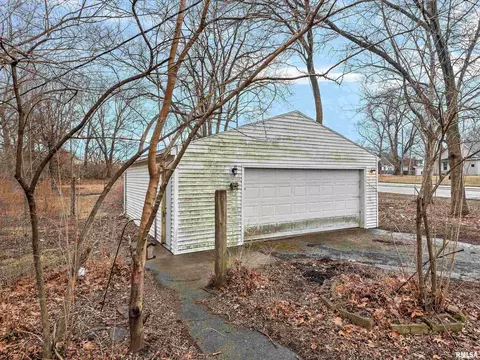 Exterior - 630 W Maple Ave, Springfield, IL 62702 photo 5 of 6
