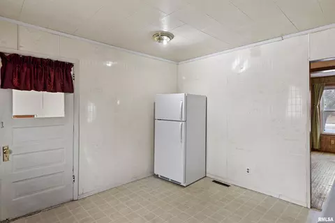 Other - 630 W Maple Ave, Springfield, IL 62702 photo 7 of 10