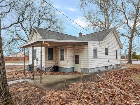 Exterior - 630 W Maple Ave, Springfield, IL 62702 photo 4 of 6