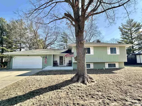 102 Victory Dr, Woodson, IL 62695