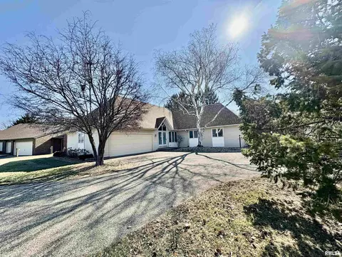 5 Eisenhower Cir # A, Jacksonville, IL 62650