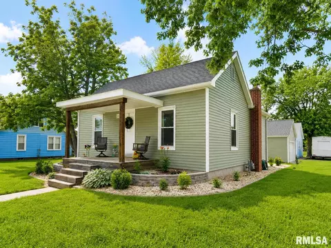 202 1st St, Cantrall, IL 62625