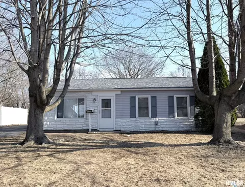 1479 Meadow Dr, Galesburg, IL 61401