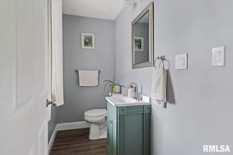 Bath - 419 E Corwin St, Litchfield, IL 62056 photo 1 of 4