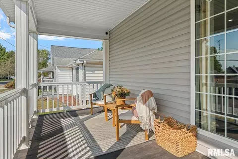 Exterior - 419 E Corwin St, Litchfield, IL 62056 photo 2 of 5