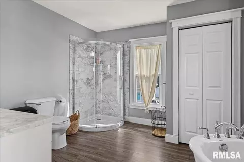 Bath - 419 E Corwin St, Litchfield, IL 62056 photo 3 of 4