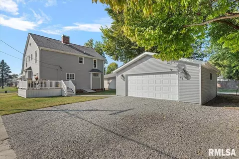Exterior - 419 E Corwin St, Litchfield, IL 62056 photo 4 of 5