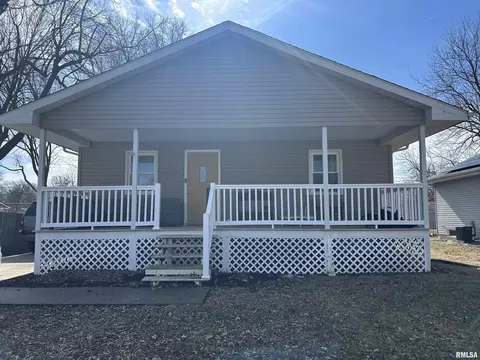 816 E Stevenson St, Taylorville, IL 62568