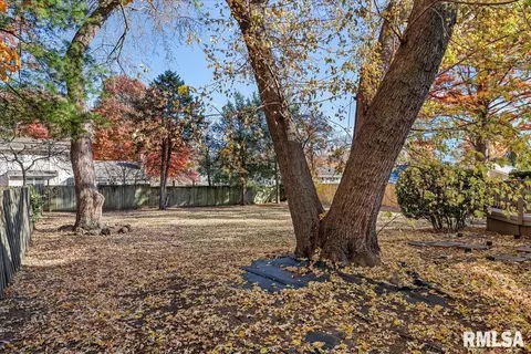 Exterior - 2234 Warson Rd, Springfield, IL 62704 photo 3 of 5