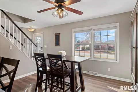 Entry Way - 2234 Warson Rd, Springfield, IL 62704 photo 2 of 3