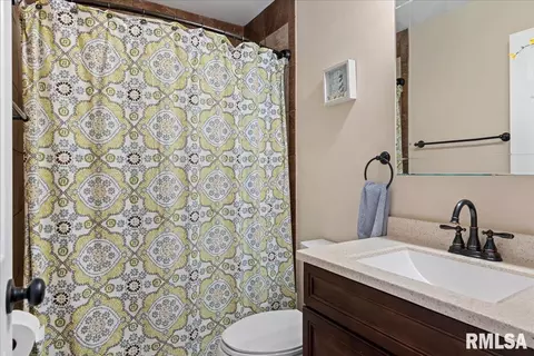Bath - 2234 Warson Rd, Springfield, IL 62704 photo 3 of 3