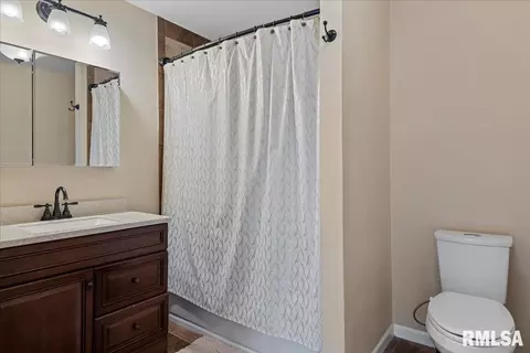 Bath - 2234 Warson Rd, Springfield, IL 62704 photo 2 of 3