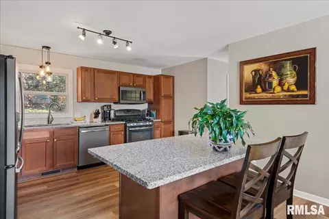 Kitchen - 2234 Warson Rd, Springfield, IL 62704 photo 2 of 3