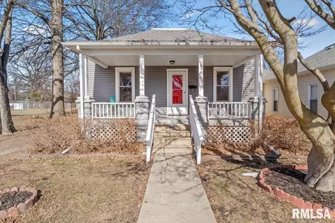 819 W Franklin St, Taylorville, IL 62568