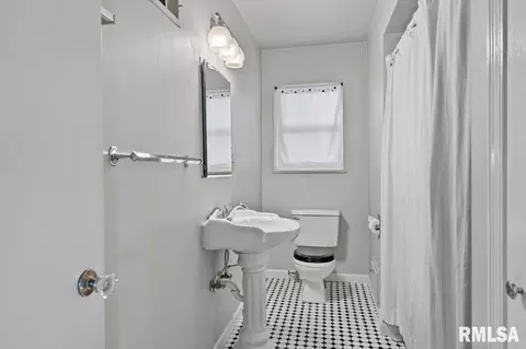2104 N 6th St, Springfield, IL 62702 photo 12
