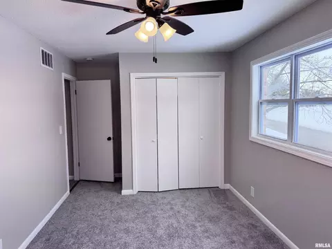 Bedroom - 3050 E Fulton Ave, Decatur, IL 62521 photo 8 of 12