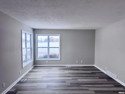 Living - 3050 E Fulton Ave, Decatur, IL 62521 photo 1 of 6