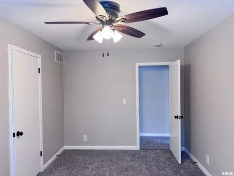 Bedroom - 3050 E Fulton Ave, Decatur, IL 62521 photo 5 of 12