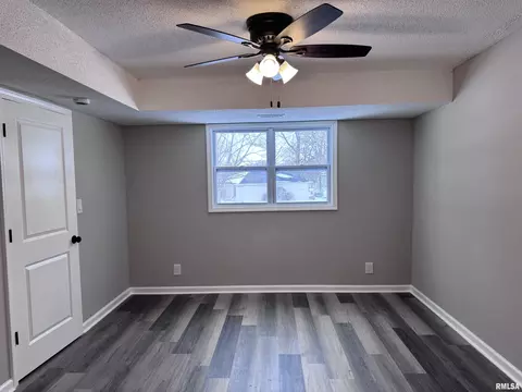 Bedroom - 3050 E Fulton Ave, Decatur, IL 62521 photo 10 of 12