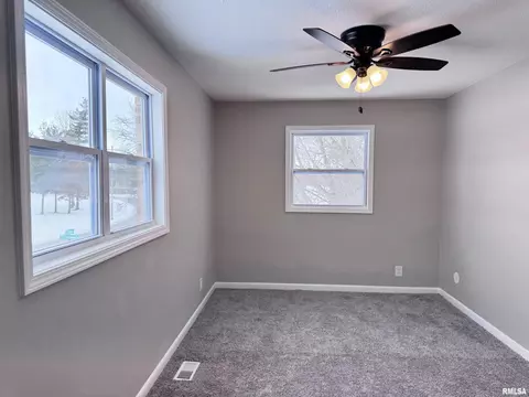 Bedroom - 3050 E Fulton Ave, Decatur, IL 62521 photo 9 of 12