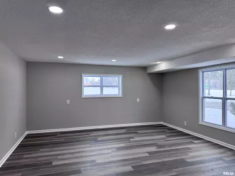 Living - 3050 E Fulton Ave, Decatur, IL 62521 photo 3 of 6