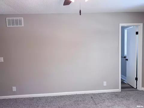 Bedroom - 3050 E Fulton Ave, Decatur, IL 62521 photo 3 of 12