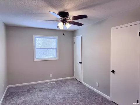 Bedroom - 3050 E Fulton Ave, Decatur, IL 62521 photo 6 of 12