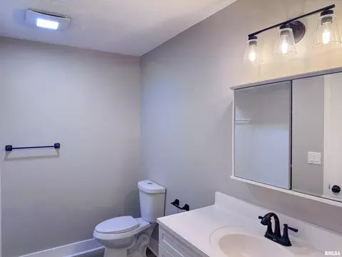 Bath - 3050 E Fulton Ave, Decatur, IL 62521 photo 3 of 6