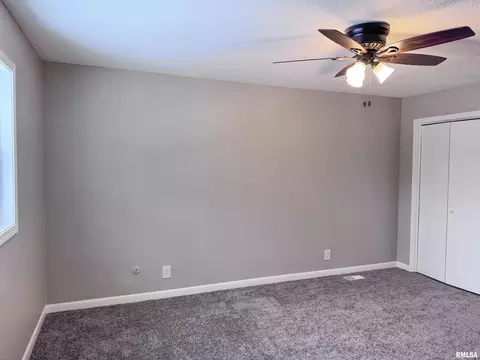 Bedroom - 3050 E Fulton Ave, Decatur, IL 62521 photo 4 of 12