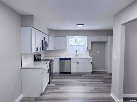 Kitchen - 3050 E Fulton Ave, Decatur, IL 62521 photo 1 of 1