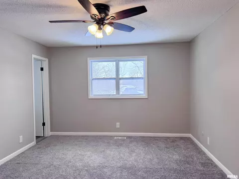 Bedroom - 3050 E Fulton Ave, Decatur, IL 62521 photo 2 of 12