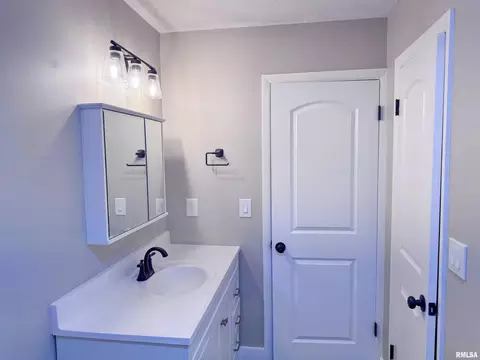Bath - 3050 E Fulton Ave, Decatur, IL 62521 photo 5 of 6