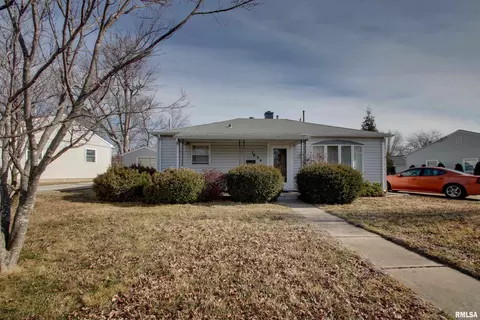 1624 Melrose Dr, Quincy, IL 62301