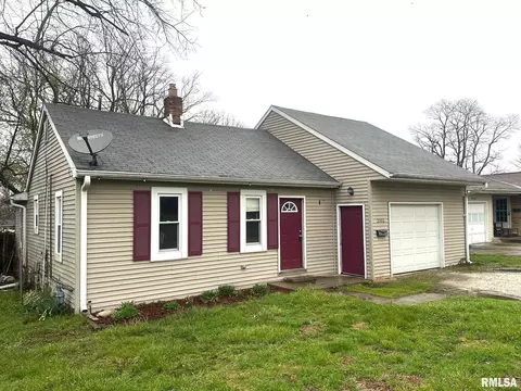 2006 Cedar St, Jacksonville, IL 62650