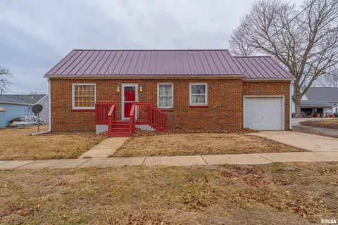 215 S College St, Lincoln, IL 62656