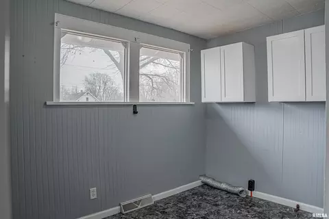 525 N Vine St, Mount Pulaski, IL 62548 photo 17