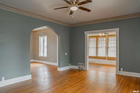 525 N Vine St, Mount Pulaski, IL 62548 photo 7