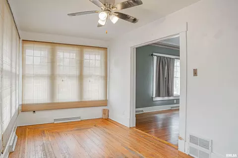 525 N Vine St, Mount Pulaski, IL 62548 photo 11