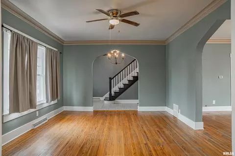 525 N Vine St, Mount Pulaski, IL 62548 photo 8