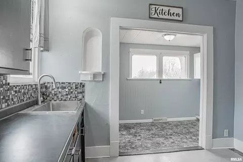 525 N Vine St, Mount Pulaski, IL 62548 photo 16