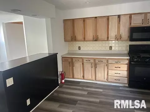 221 N State St, Springfield, IL 62702 photo 7