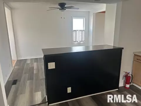 221 N State St, Springfield, IL 62702 photo 8