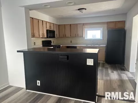 221 N State St, Springfield, IL 62702 photo 6