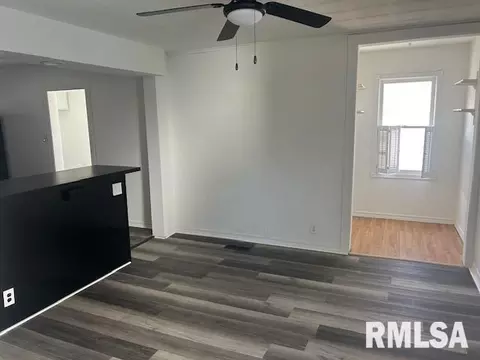 221 N State St, Springfield, IL 62702 photo 5