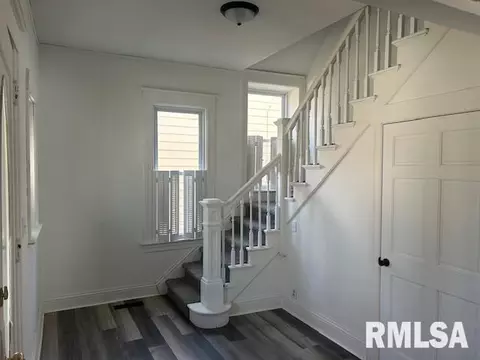 221 N State St, Springfield, IL 62702 photo 3